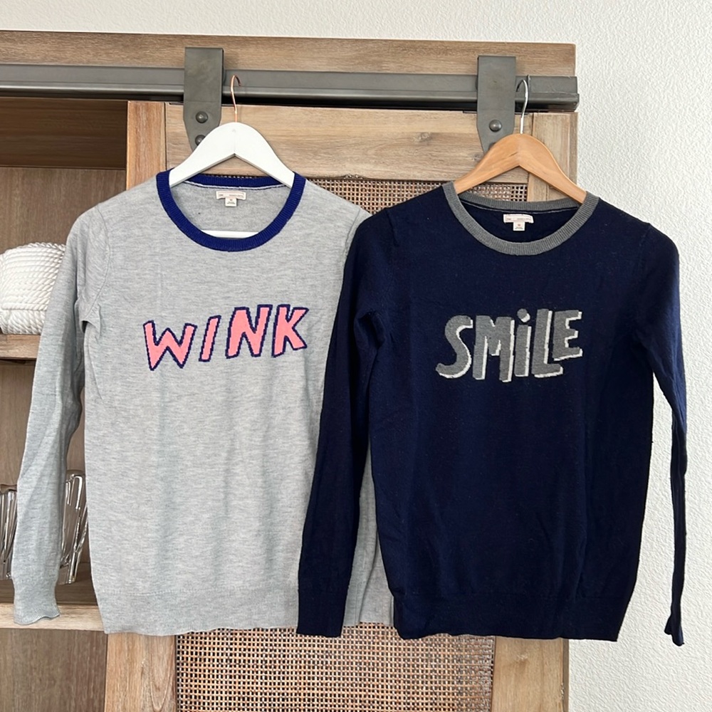 💚BUY 3 for $15💚💚Bulk of 2 Gap Graphic Wink Smile Wool Blend Grey Navy Blue color